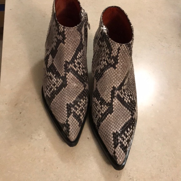 9/10 ACNE Studios Leather Zip Booties Size 37 - Picture 2 of 5